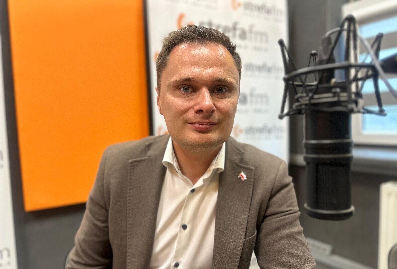 Krzysztof Ciecióra o cenach zbóż migracji i referendum w Piotrkowie rozmowa w Radiu Strefa FM