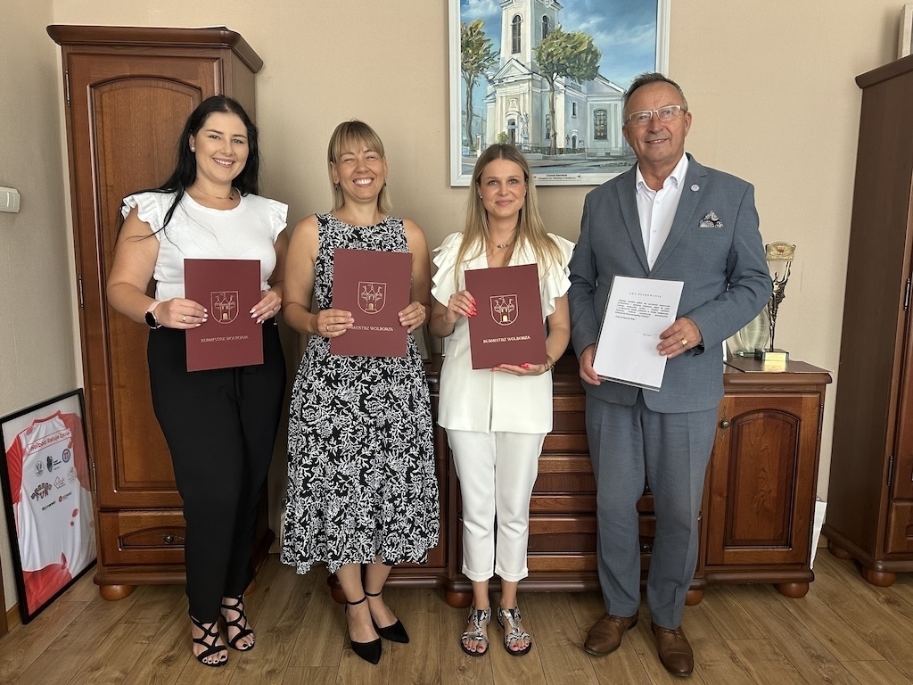 Burmistrz Wolborza wręczył akty mianowania nauczycielkom