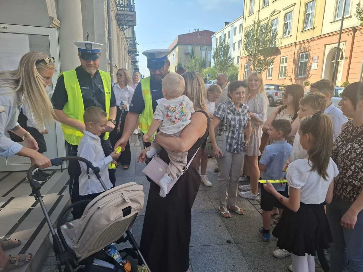 Pierwszego września policjanci przypomnieli dzieciom zasady bezpieczeństwa