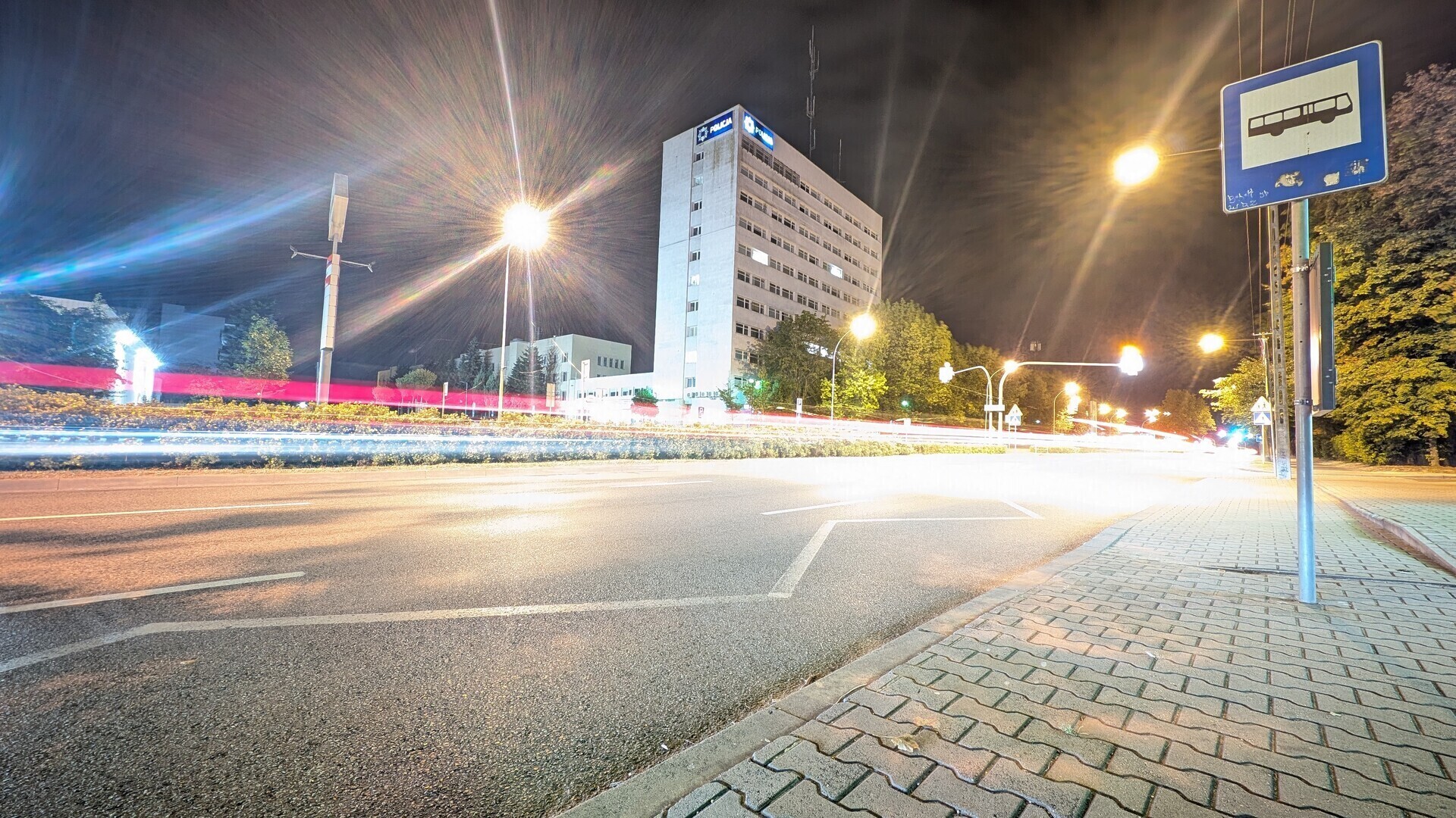 Nocne wyścigi w Piotrkowie. Czy policja reaguje na zarzuty mieszkańców