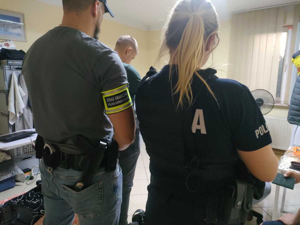Wspólne działania policjantów i Straży Granicznej. Sprawdzali legalność pobytu cudzoziemców