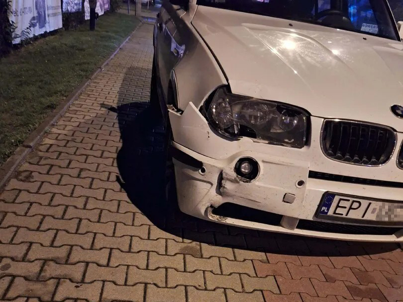 Dwa białe BMW zderzyły się na Sulejowskiej