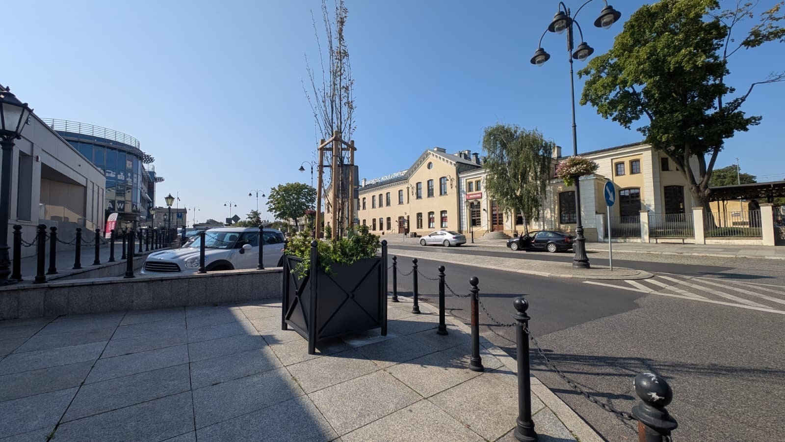 Donica z zielenią przy POW w Piotrkowie stwarzała zagrożenie