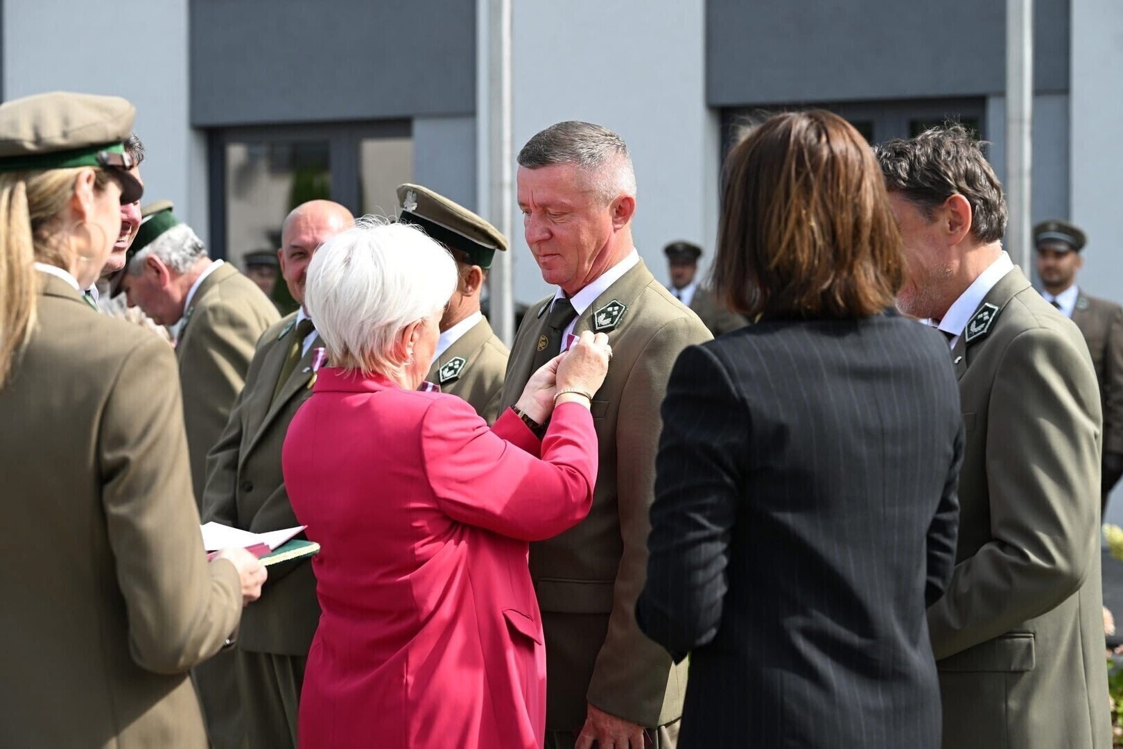 Rafał Zarzeczny z Leśnictwa Gorzkowice odznaczony Złotym Medalem za Długoletnią Służbę