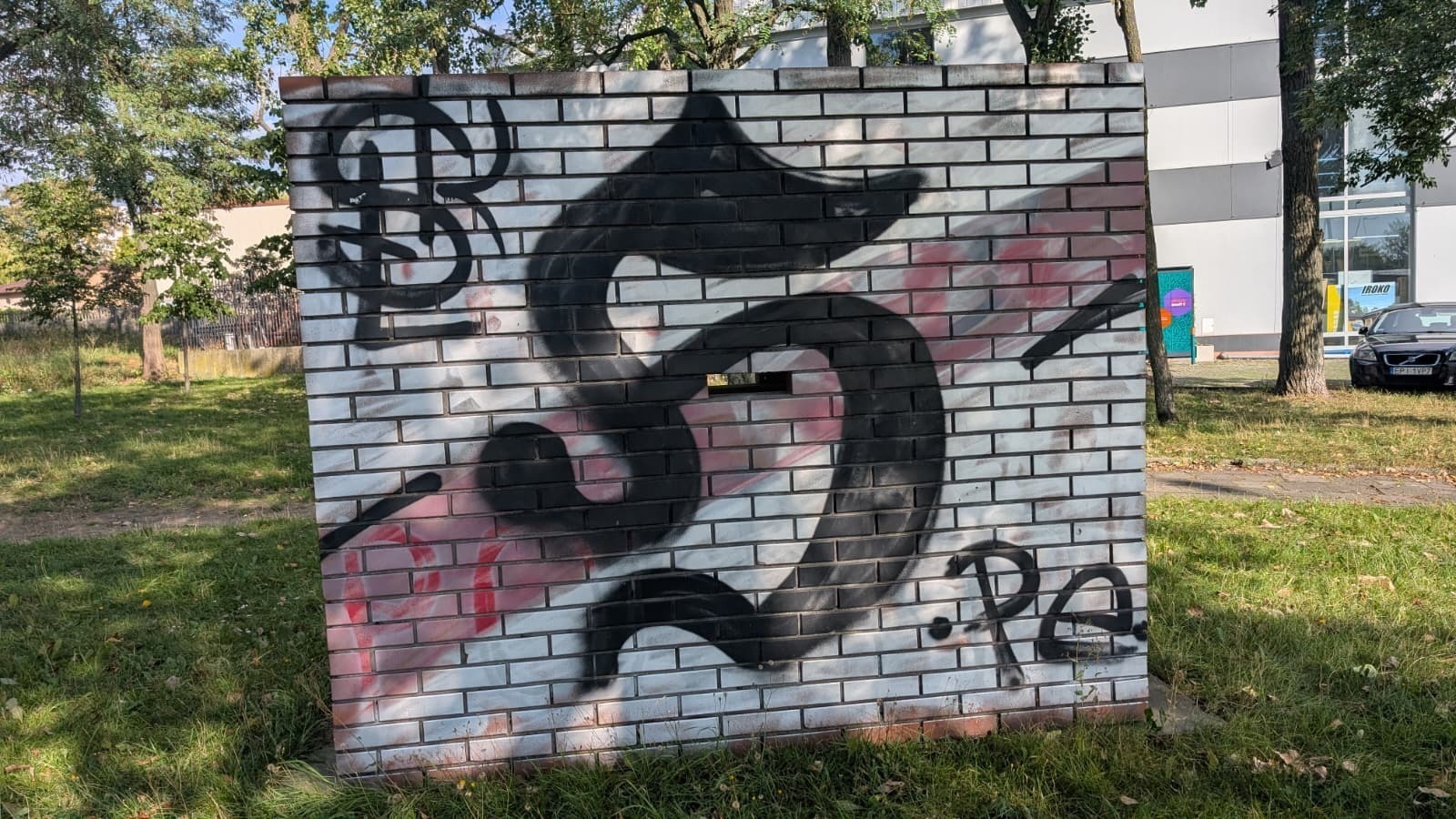 Stan skweru przy rondzie Sulejowskim i ul. Skłodowskiej pozostawia wiele do życzenia