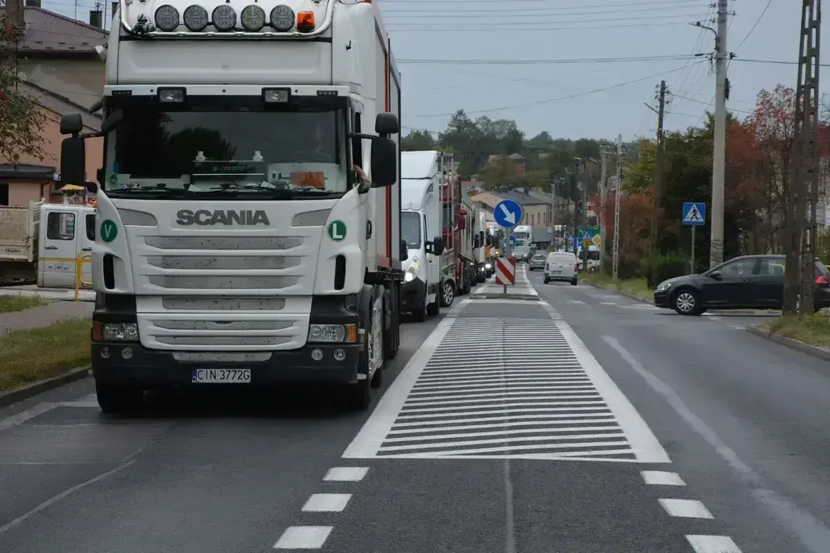 Utrudnienia na DK12 w Sulejowie kiedy zamkną drogę i którędy pojadą kierowcy osobówek i ciężarówek