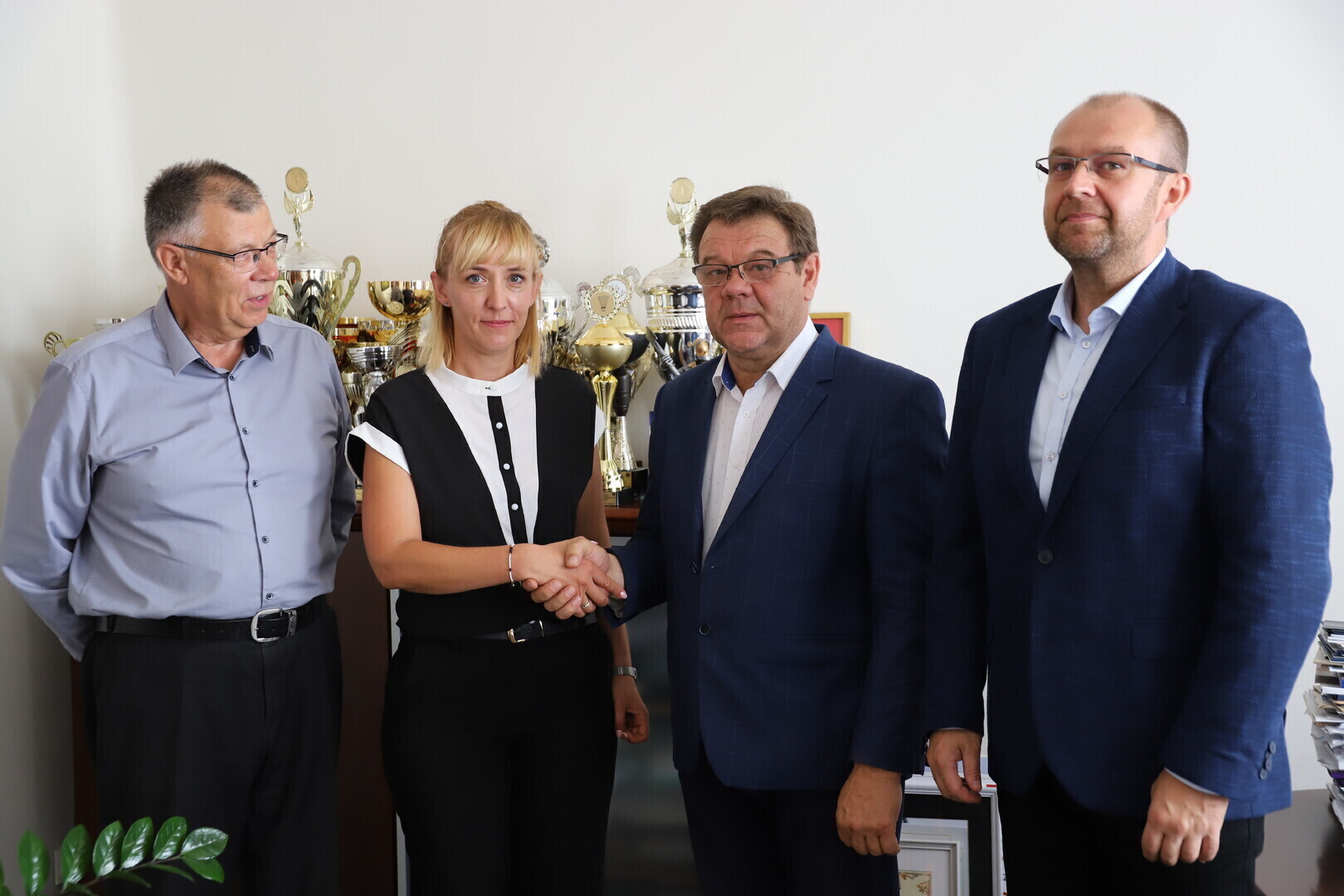 Umowa na remont szkoły w Parzniewicach w gm. Wola Krzysztoporska podpisana