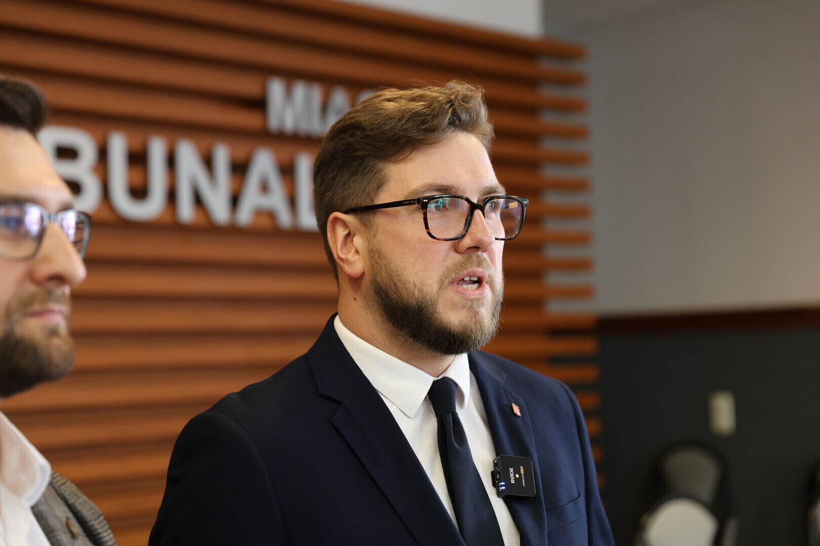 Piotrków Trybunalski wymienia wszystkie lampy uliczne na nowoczesne LED-y pełna modernizacja oświetlenia milionowe oszczędności i większe bezpieczeństwo mieszkańców