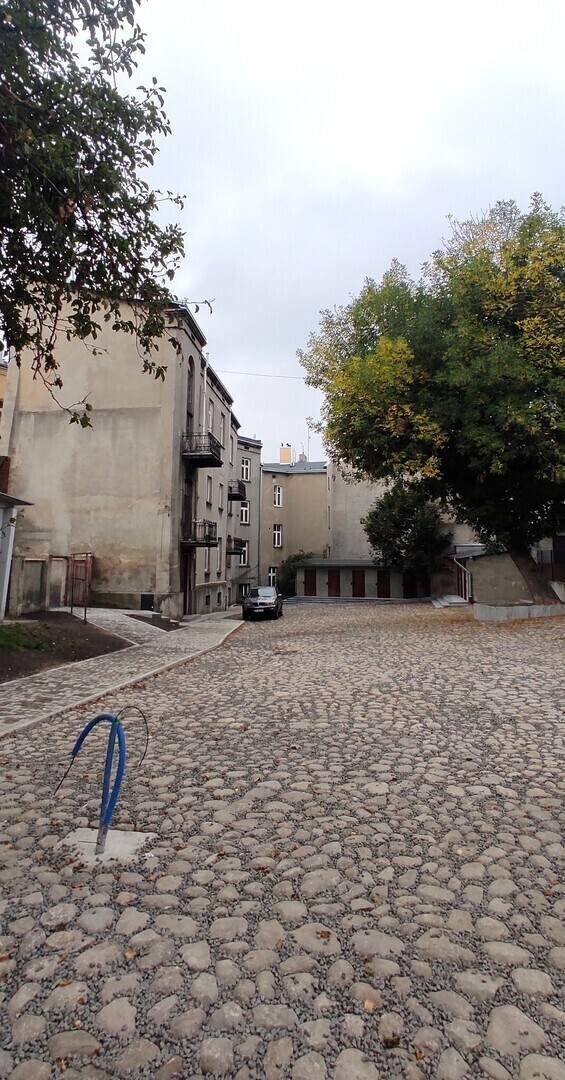 Podwórze przy Placu Niepodległości 5 zyskało nowe oblicze