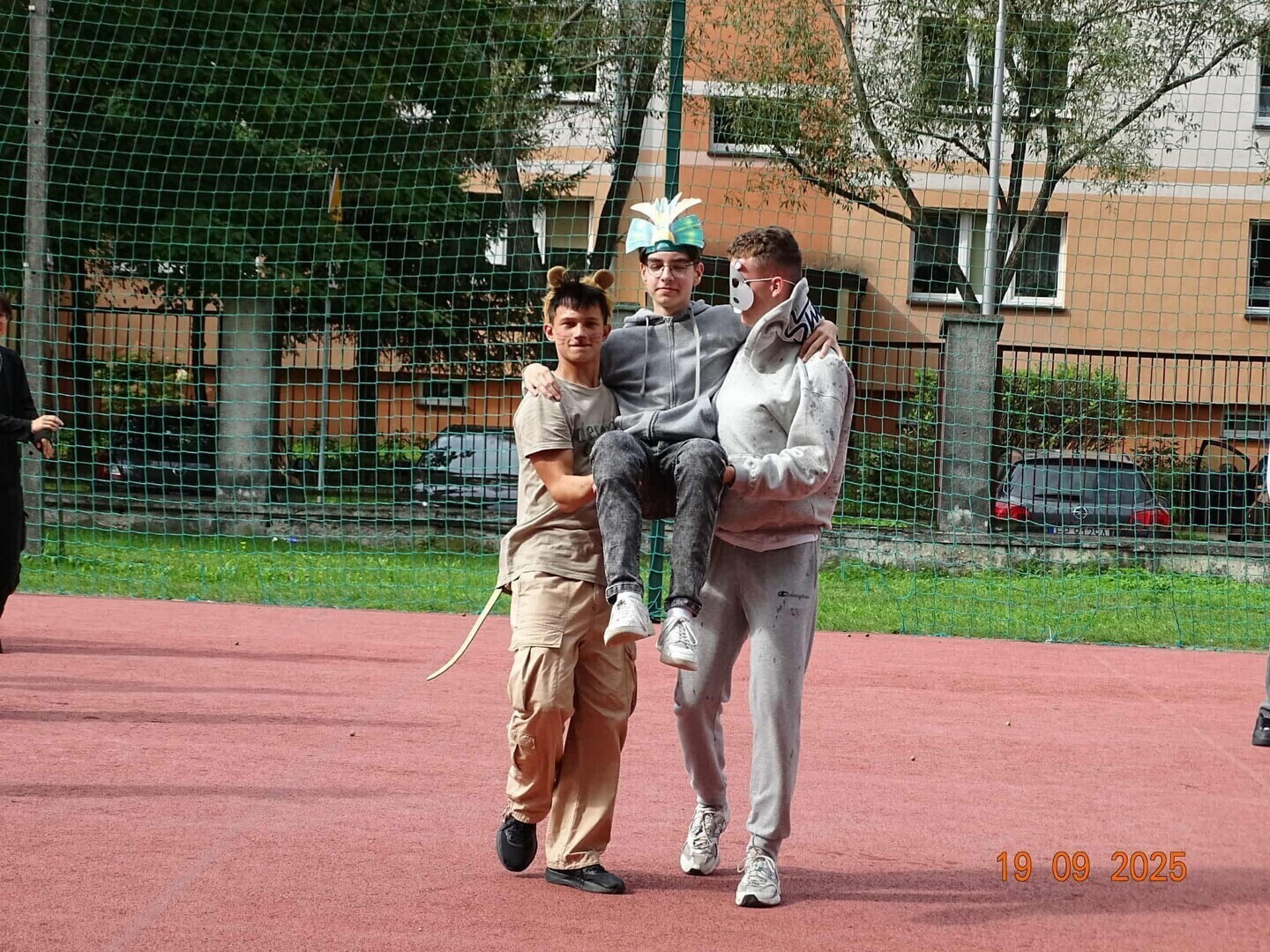 Piękne otrzęsiny w III LO w Piotrkowie