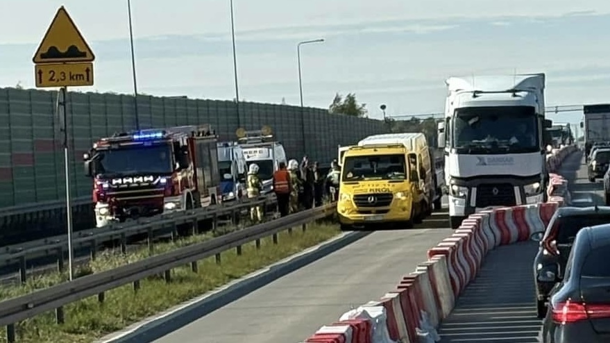 Trzy auta zderzyły się na S8 w kierunku Warszawy