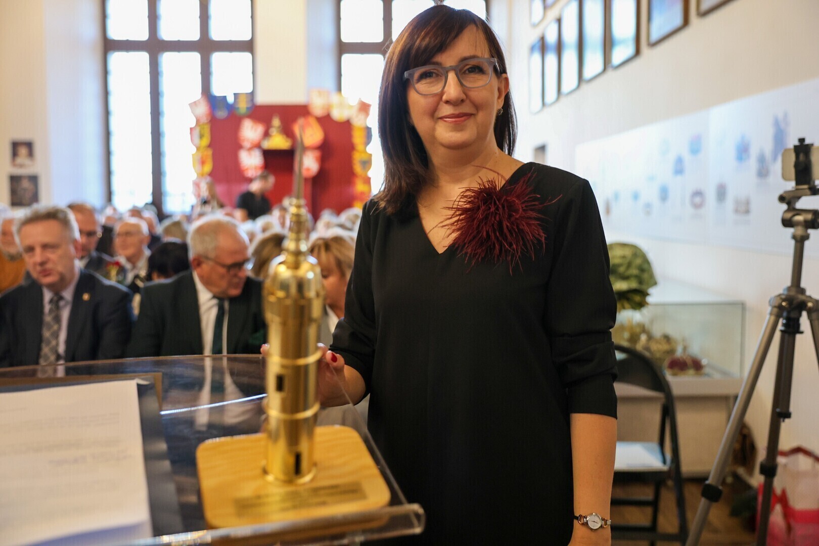 Renata Toma odebrała 50. Złotą Wieżę Trybunalską w Piotrkowie Trybunalskim dyrygentka chóru II LO nagrodzona za wkład w kulturę i edukację muzyczną młodzieży