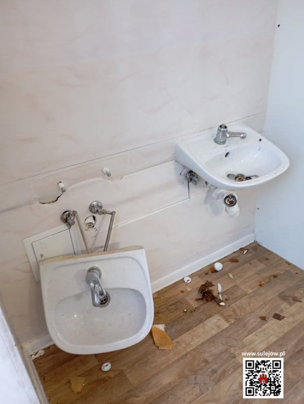 Sulejów znów na celowniku wandali. Zniszczenia coraz bardziej absurdalne