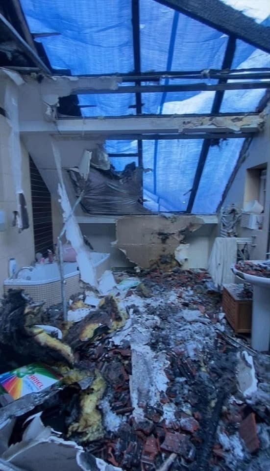 Rodzina z Sulejowa straciła dom w pożarze. Ruszyła zbiórka na odbudowę