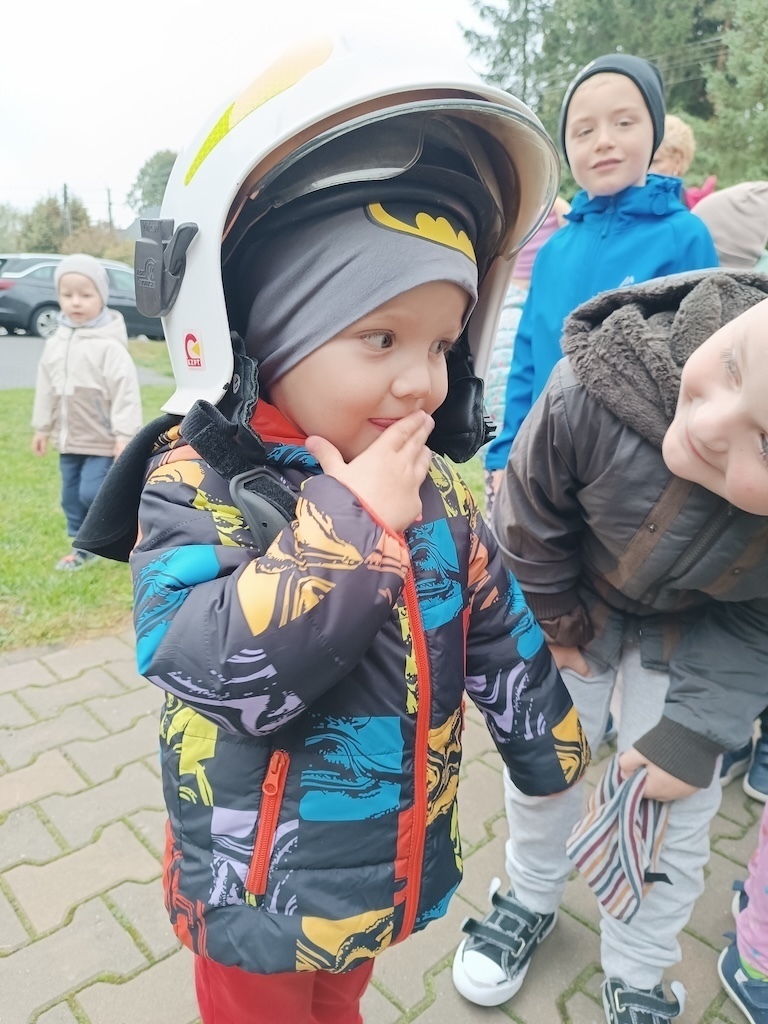 Ćwiczenia ewakuacyjne w szkołach i przedszkolach gminy Wolbórz OSP i uczniowie wspólnie doskonalili procedury bezpieczeństwa