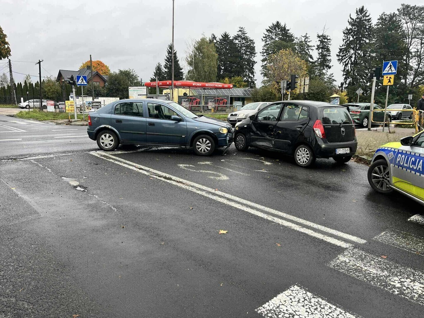 Wypadek na skrzyżowaniu w Poniatowie. Duże utrudnienia w ruchu