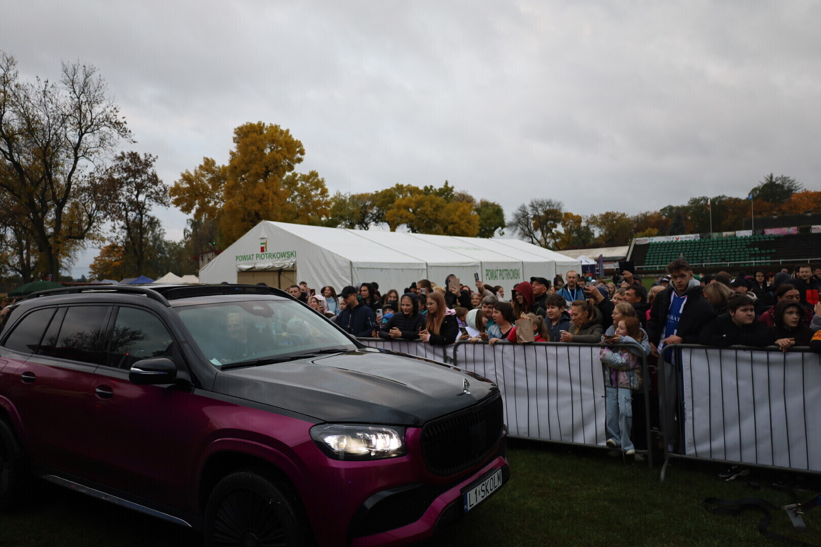 Młodzież oszalała w Bogusławicach Skolim rozgrzał publiczność do czerwoności