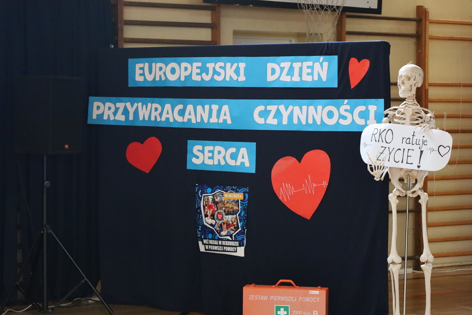 Europejski Dzień Przywracania Czynności Serca uczniowie SP3 w Piotrkowie biją rekord w resuscytacji