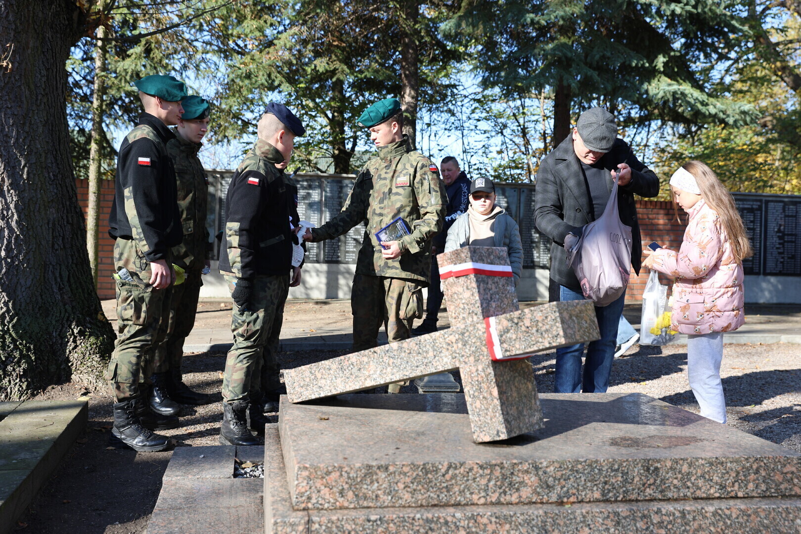 Młode twarze bohaterów - ŚZŻAK w Piotrkowie upamiętnił żołnierzy Armii Krajowej