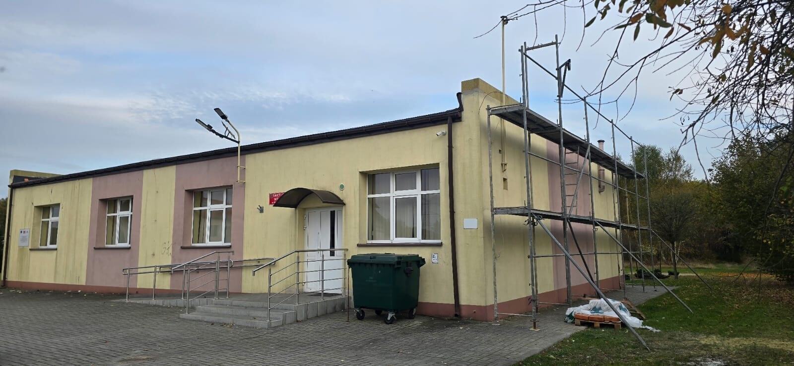 Ruszył remont dachu świetlicy w Aleksandrowie w gminie Kamieńsk