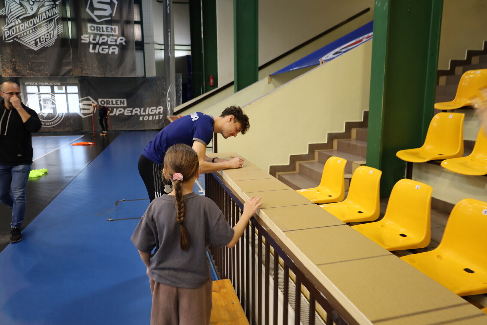 Sportowa lekcja z OSiR-em Piłkarze PKS Polonia poprowadzili zajęcia dla uczniów