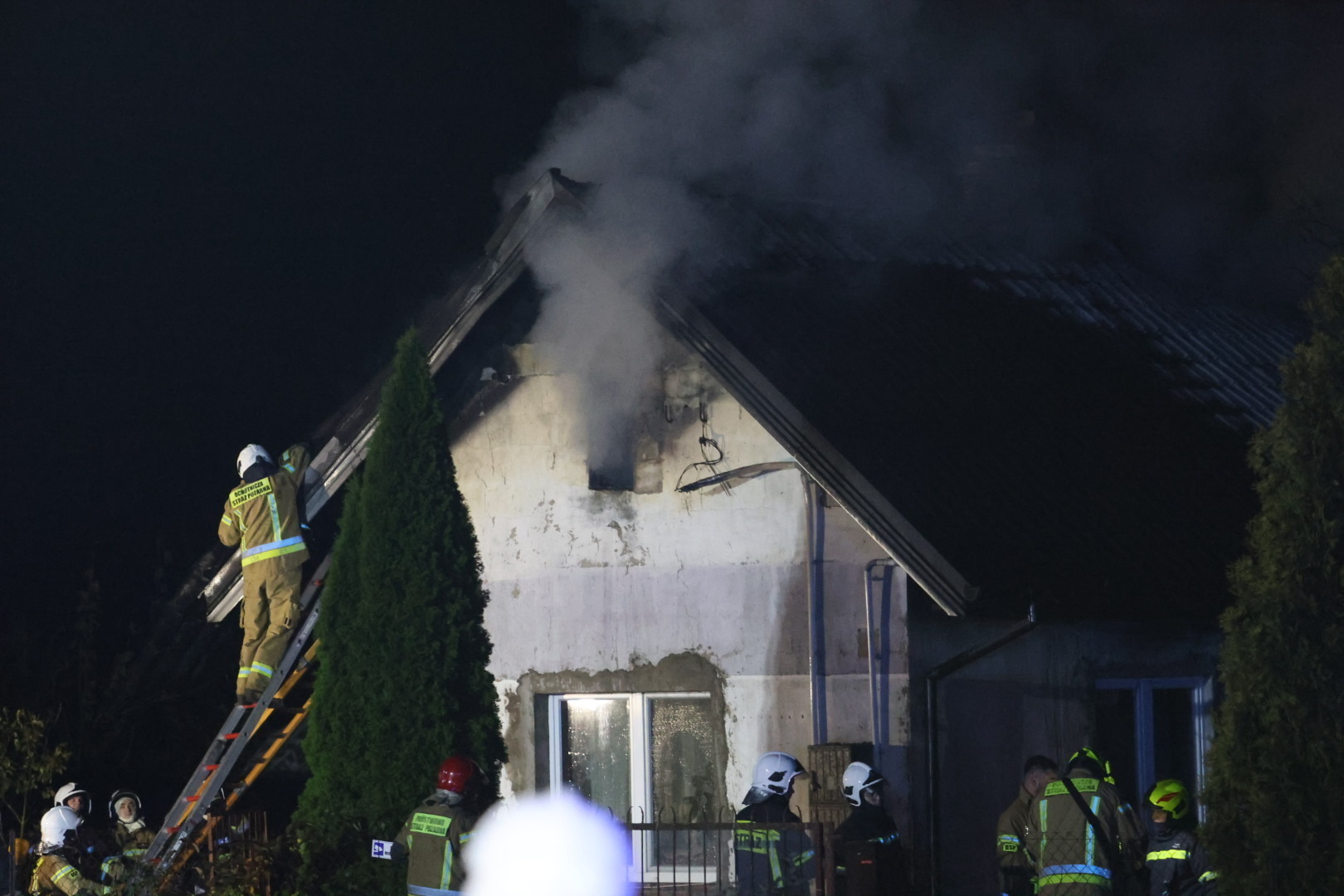 Wybuch gazu i groźny pożar w Poraju. 38-latek ciężko poparzony ...