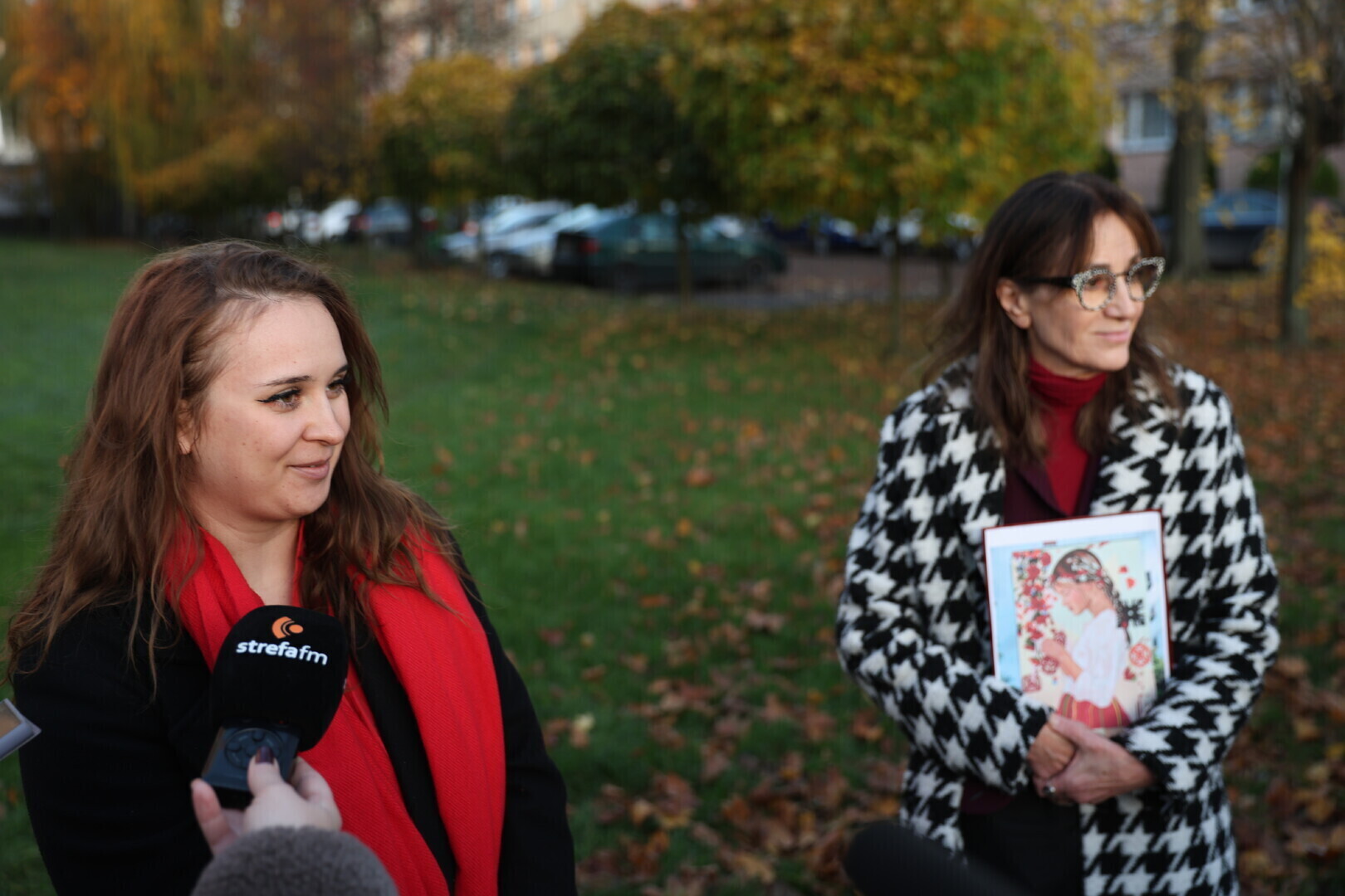 Mural Dziewczynka z wycinanką cieszy oko w Piotrkowie i został już oficjalnie zaprezentowany