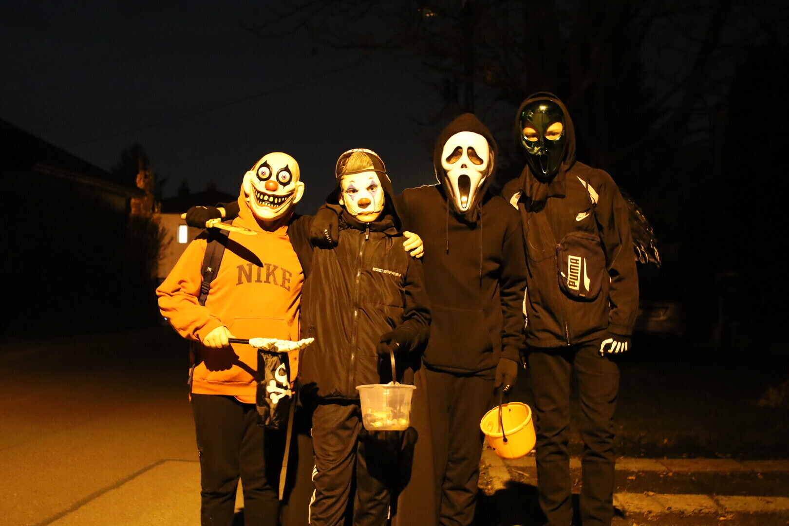 Jak Piotrków Trybunalski świętuje Halloween Dynie kostiumy i tradycja cukierek albo psikus