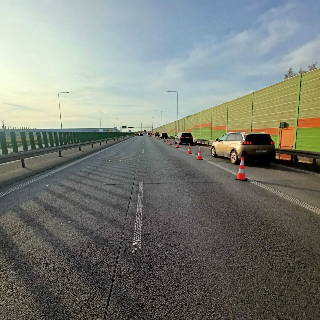 S8 Dwie osoby ranne po zderzeniu za węzłem Piotrków Wschód