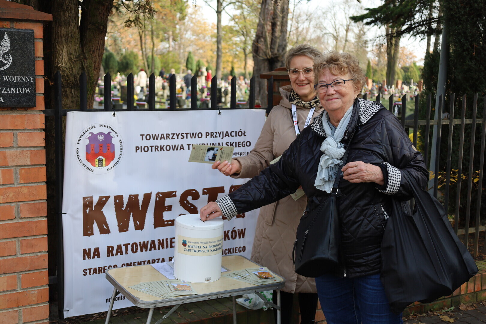 38. kwesta na ratowanie zabytkowych nagrobków w Piotrkowie Trybunalskim Dzień Zaduszny