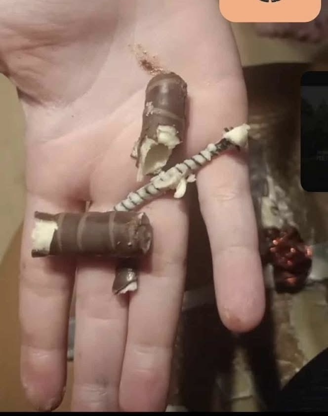 Groza na Halloween w Piotrkowie Dziecko znalazło w cukierku wkręt do drewna