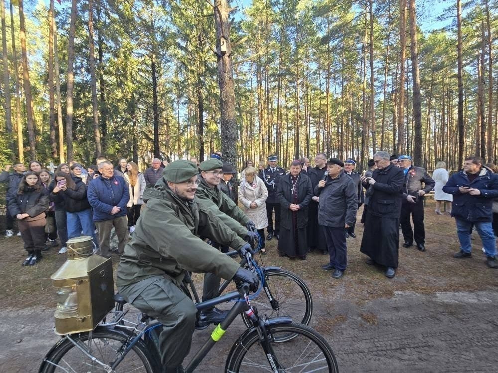 XXIV Sztafeta Rowerowa Ogień Niepodległości wyruszyła z Kostiuchnówki