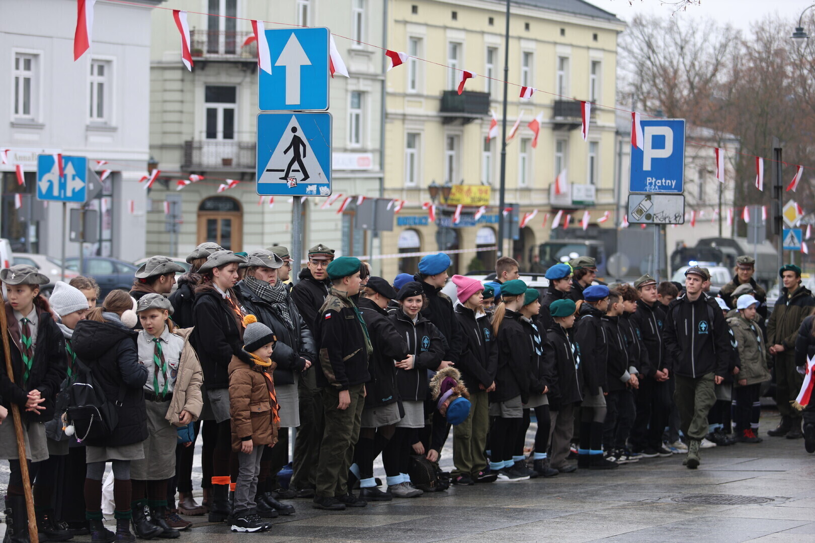 Piotrków Trybunalski uroczyste obchody 11 listopada msza przemówienia złożenie wieńców kompania honorowa i rodzinne świętowanie 107. rocznicy odzyskania niepodległości