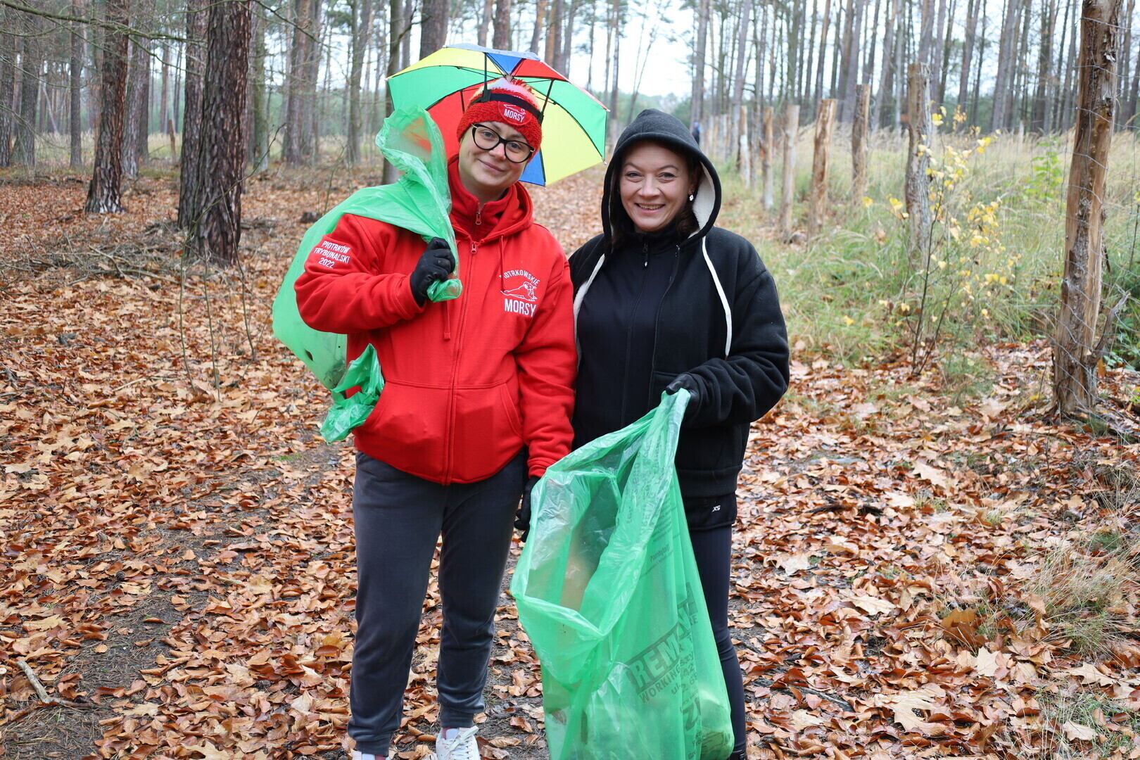 Fundacje i wolontariusze posprzątali las przy Schronisku w Piotrkowie