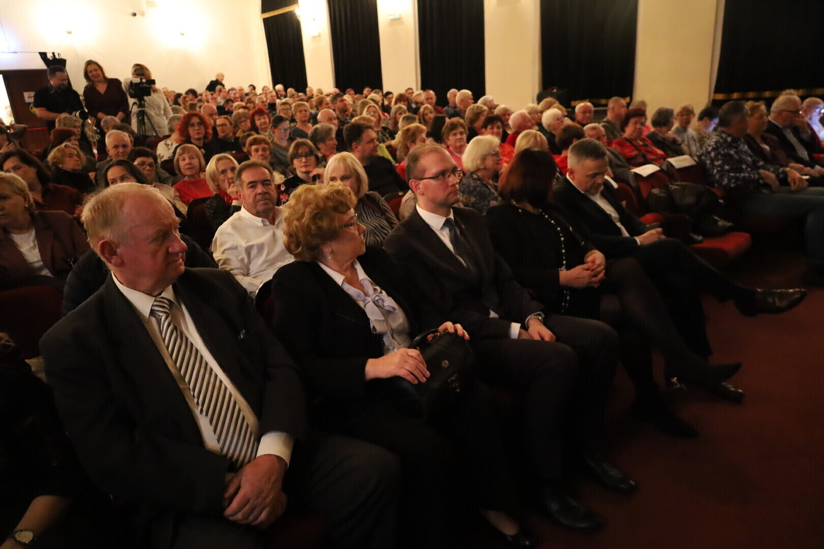 Pełna sala i owacje- Spektakl Ewa chce spać w reżyserii Lucyny Jakubczyk zakończył projekt filmowy w Piotrkowie