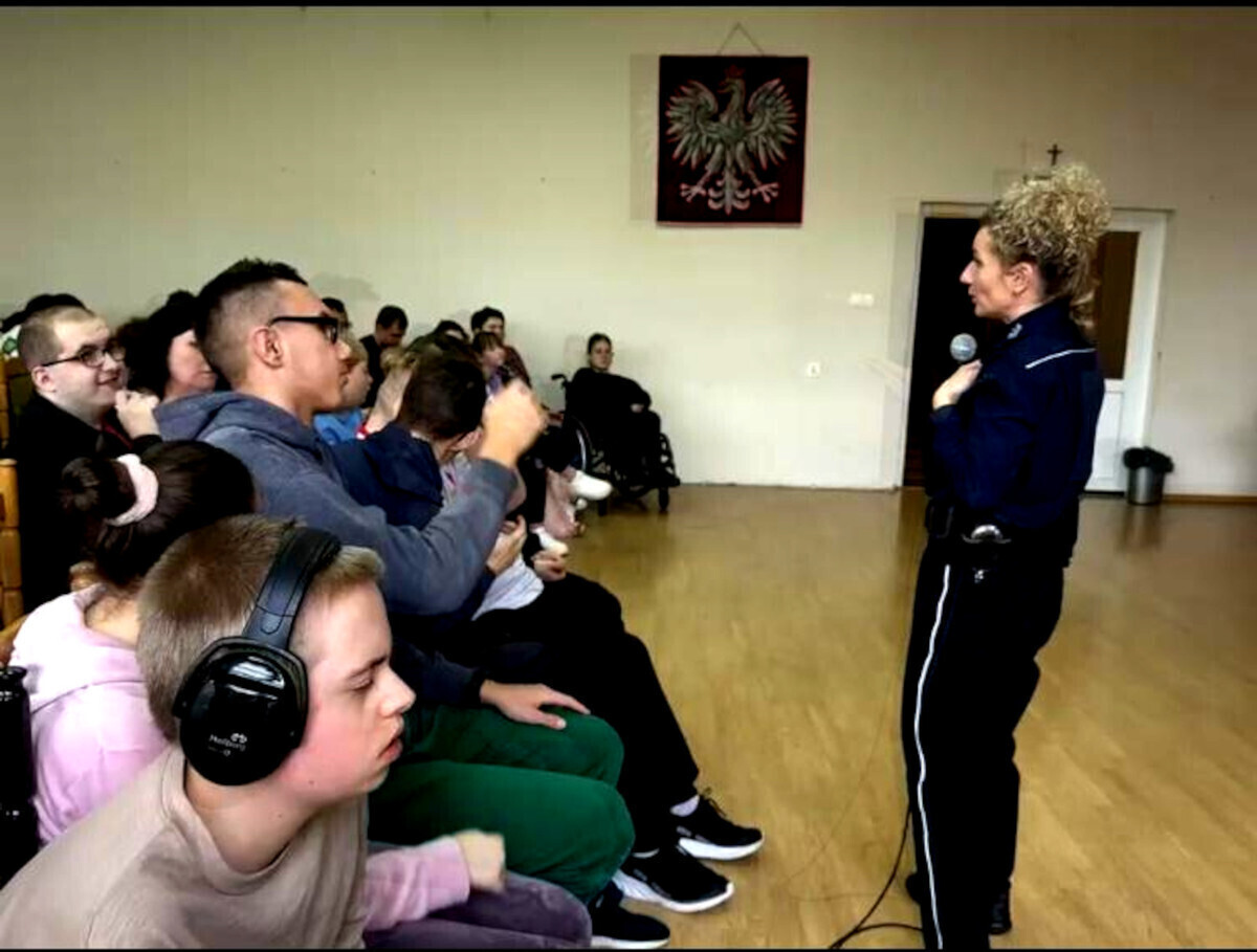 Spotkanie edukacyjne o bezpieczeństwie drogowym i przemocy w SOSW w Piotrkowie Trybunalskim