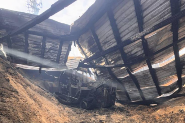 Śledztwo prokuratury w sprawie pożaru w tartaku. Spłonął magazyn