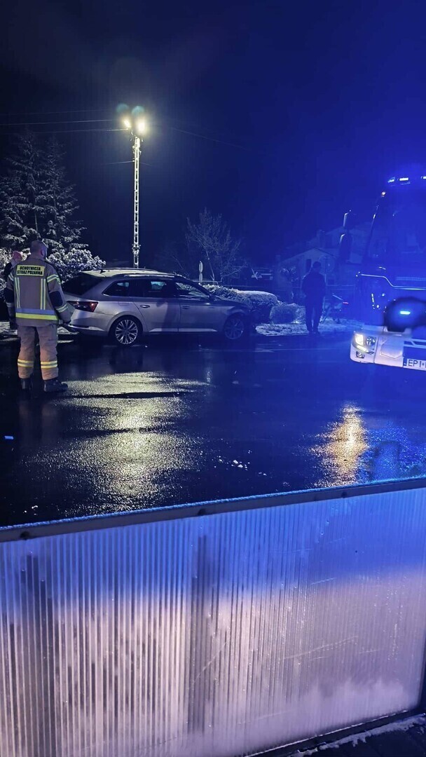 3 pojazdy zderzyły się na DK12. Na miejscu strażacy i policja