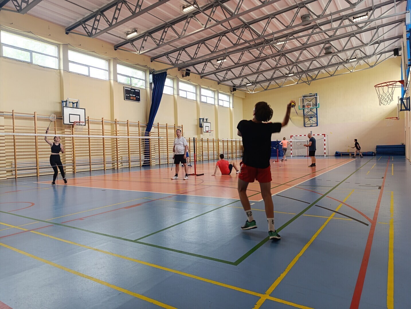 Wola Krzysztoporska. Zapraszamy na mikołajkowy turniej badmintona