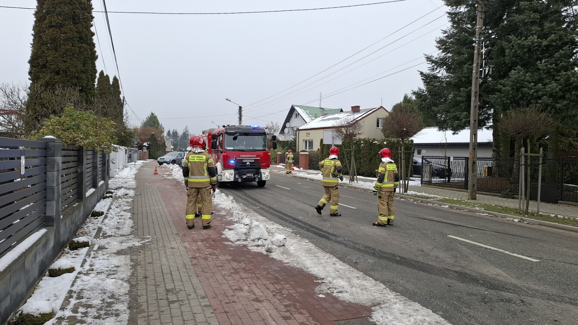By uniknąć potrącenia cyklisty doprowadził do dachowania pojazdu. Kierowca ukarany mandatem
