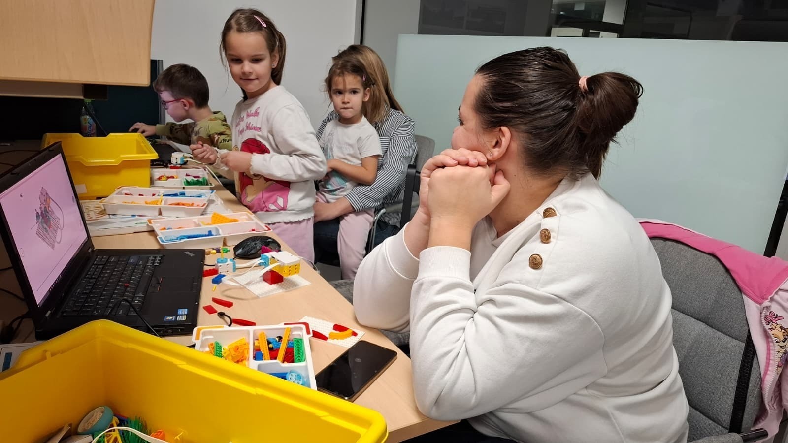 Tydzień Aktywności Rodzinnej Piotrków robotyka nordic walking i warsztaty artystyczne