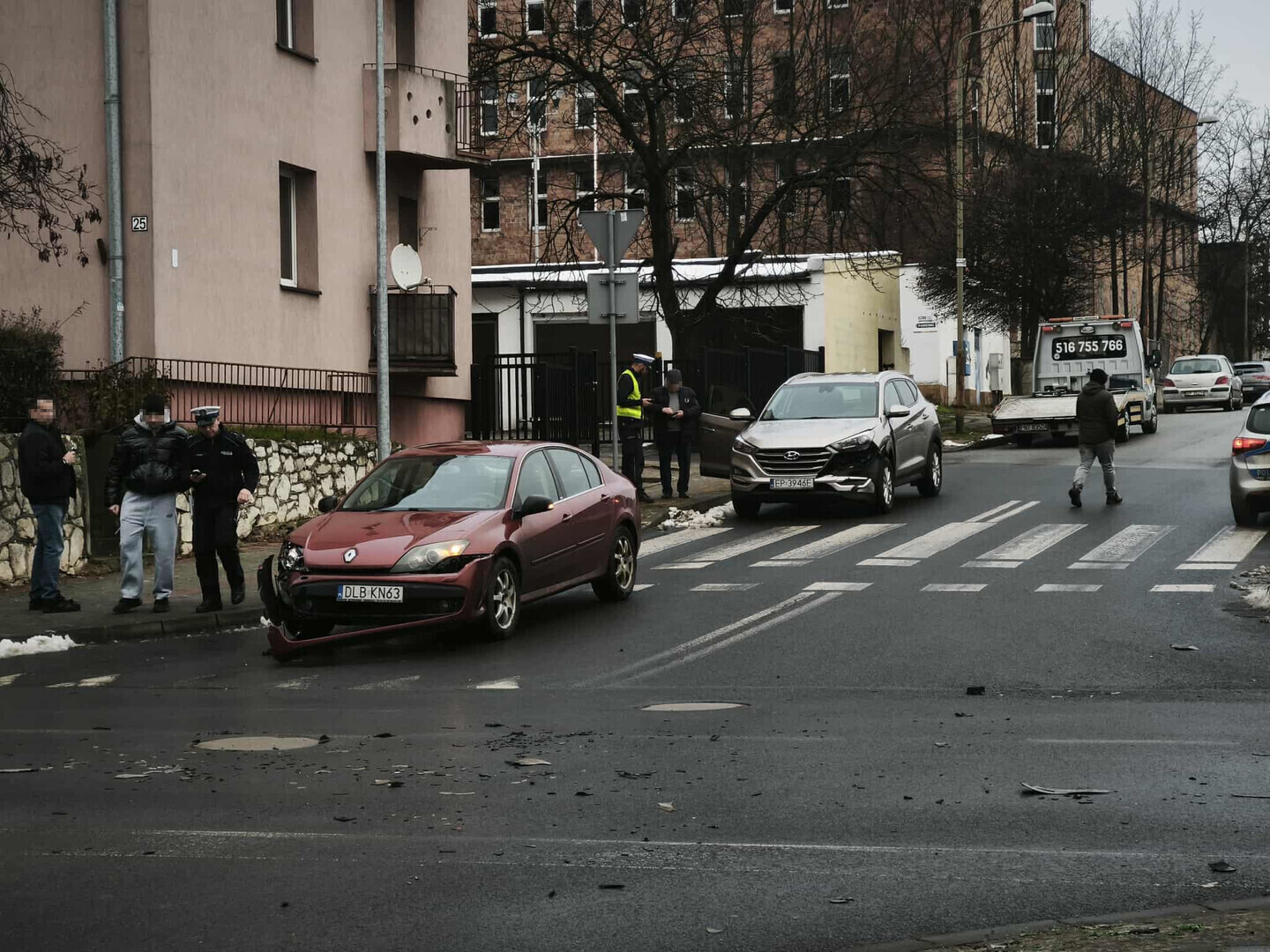 Dwa auta zderzyły się na skrzyżowaniu Jerozolimskiej i Zamkowej