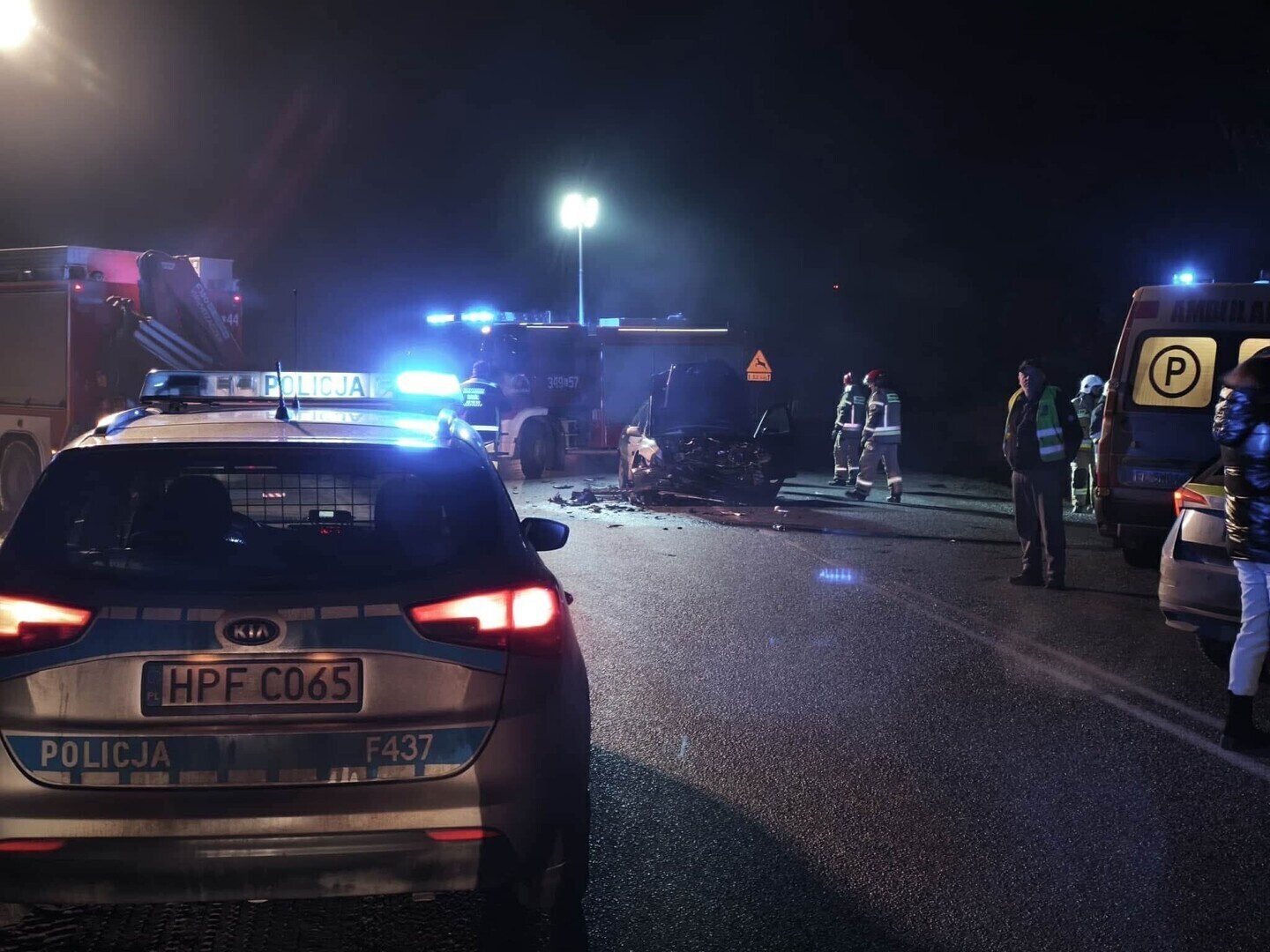 Czołowe zderzenie audi oraz Hondy na DK12. Droga była całkowicie zablokowana