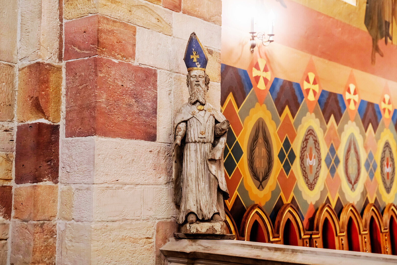 Łódzkie zachwyca. Żarnów Kościół św. Mikołaja to jedna z perełek regionu. Trwa konserwacja jednej z najstarszych świątyń