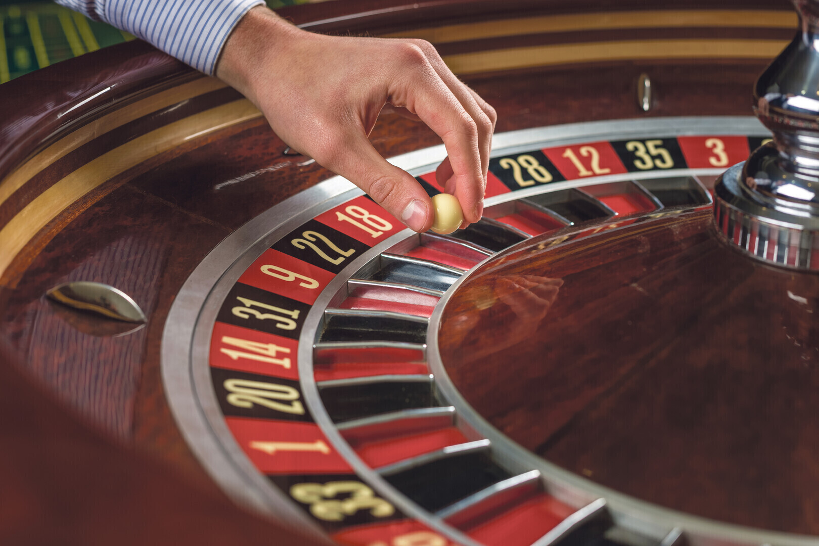 Uzależnienia behawioralne cicha pandemia współczesności. Rozmowa z prof. Mariuszem Jędrzejką