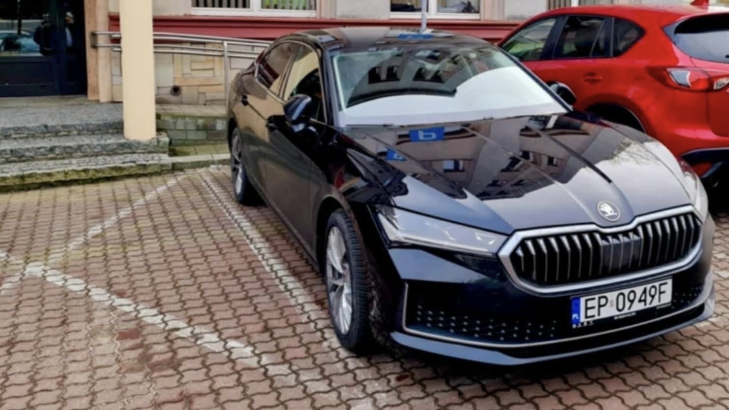 Prezydent pojedzie nowym autem. Skoda Superb zastąpiła Peugeota 508