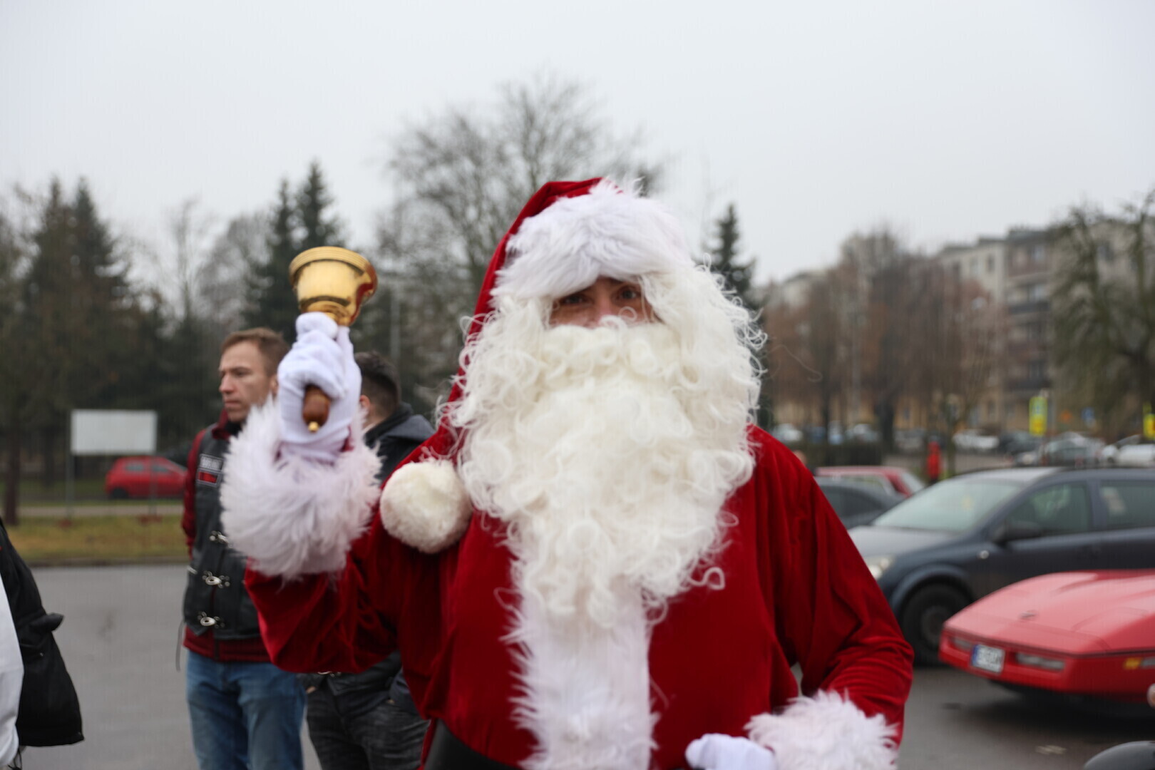 Motomikołaje odwiedzili dzieci z Piotrkowskiego Domu Dziecka. Grupa Motobrać w drugiej edycji świątecznej akcji