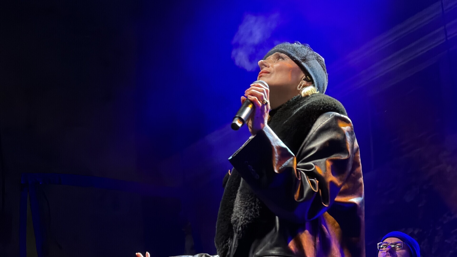 Koncert Haliny Mlynkovej na Jarmarku Świątecznym w Sulejowie. Tłumy na Podklasztorzu