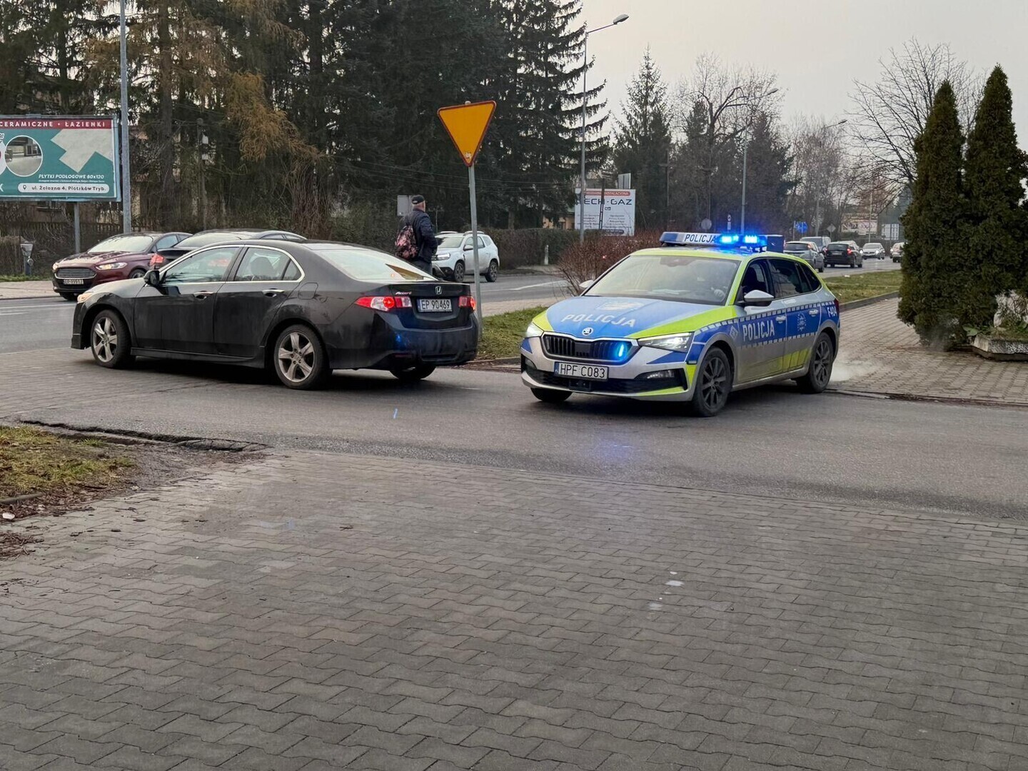 O krok od tragedii. Kierująca Volkswagenem potrąciła 76-letnią pieszą