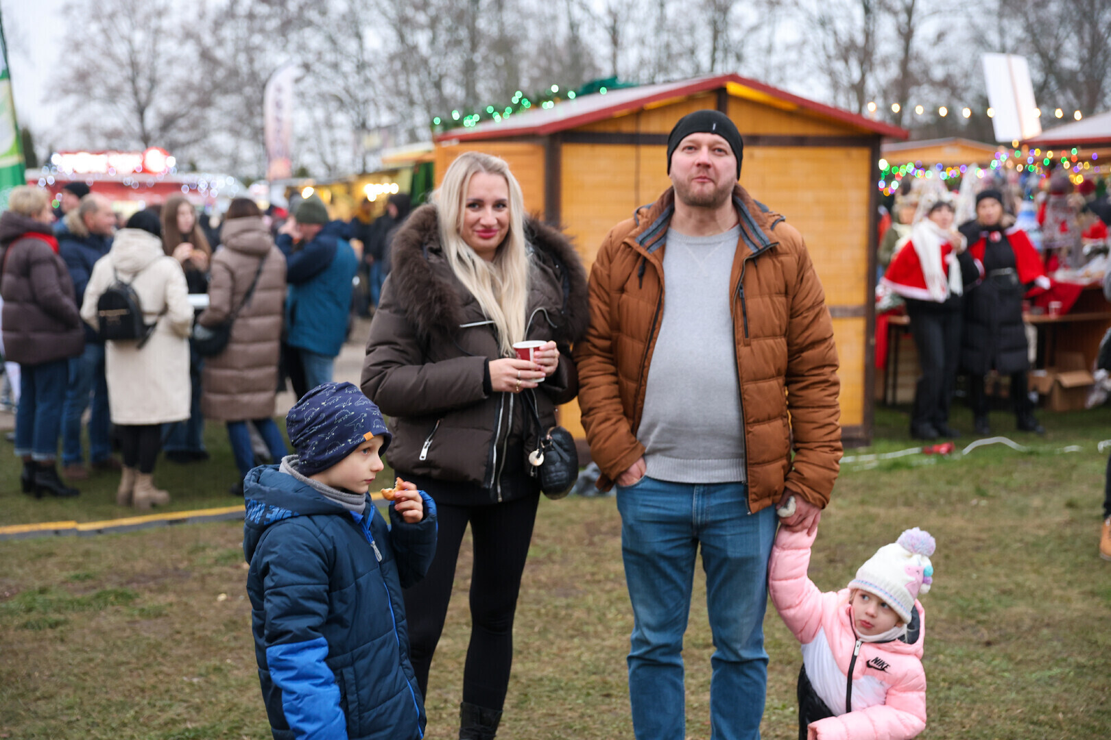 Dzień rodzinny - dźwięki spotkania i tradycja na V Jarmarku Bożonarodzeniowym w Sulejowie